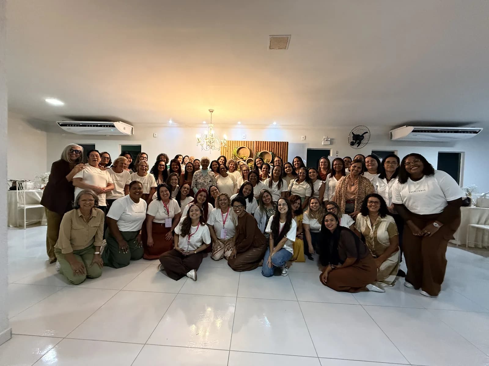 Participantes da Pink Conference reunidas para a foto oficial do evento